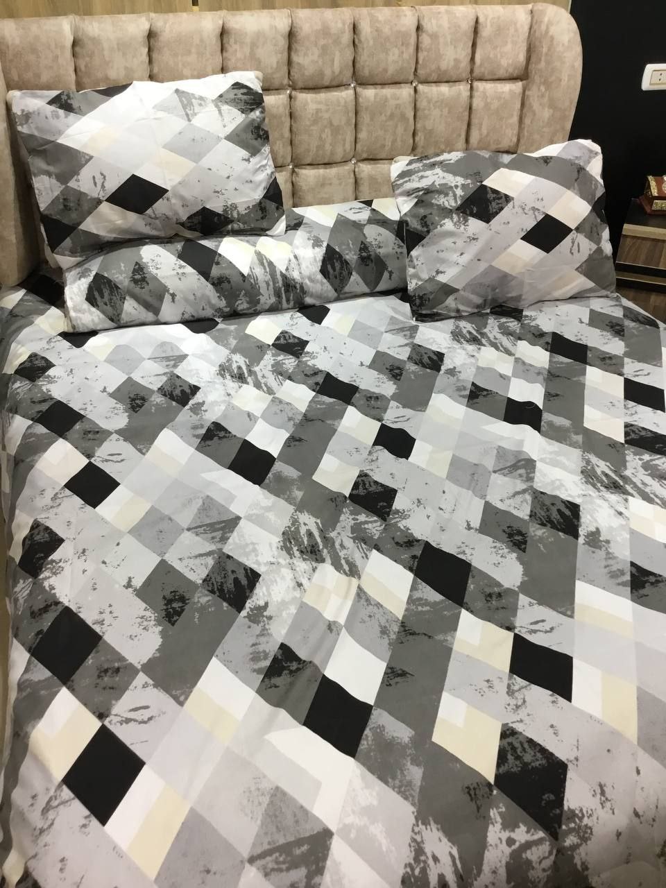 طقم المصريه  6 قطع شبابي ورسومات فنش بالمظبوط وخامهً خطيره توووحفه ❤️❤️ 2 ملايه 170*230 2 مخده 40*120 2 خداديه 50*60