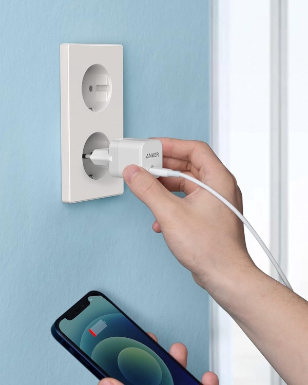 Anker PowerPort III 20W Cube – شاحن قوي صغير بتقنية PowerIQ 3.0 (بضمانetsal)