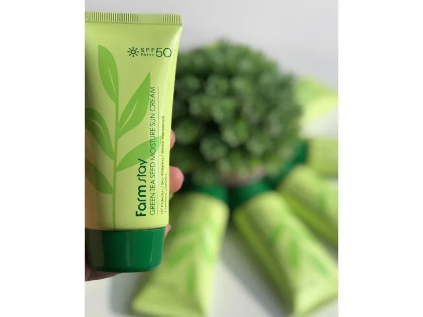 فارم ستاى واقى من الشمس (صن بلوك) بخلاصة الشاى الاخضر عامل الوقاية  بدرجة SPF50+/PA+++ (70 جرامًا) | Farm Stay Green Tea Seed Moisture Sun Cream  S g