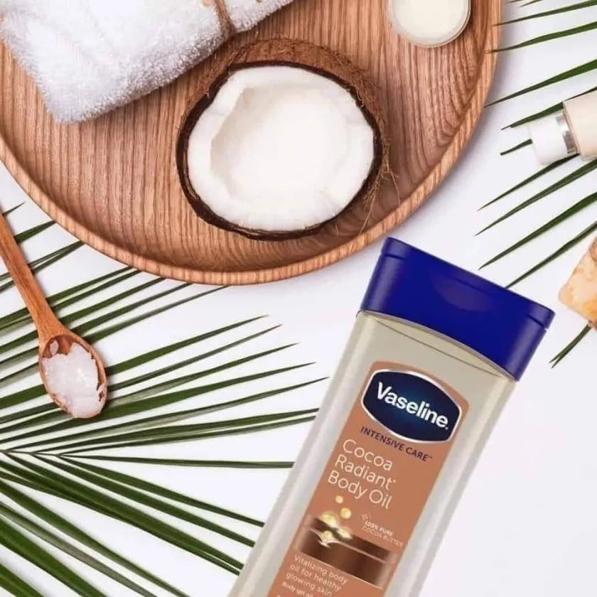 فازلين زيت الجسم جل عناية مركزة بالكاكاو  (الامريكي ) 200 مل ا vaseline intensive care cocoa rediant body oil 200ml