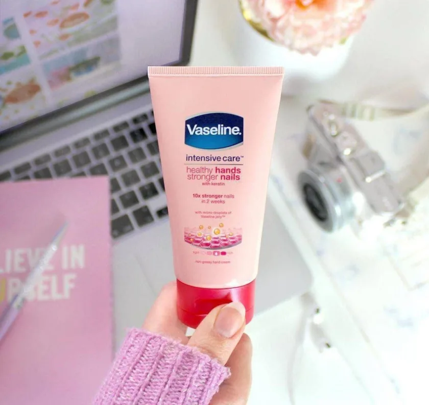 فازلين كريم للعناية باليدين و الاظافر 75ملل  |  Vaseline intensive care healthy hands stronger nails 75ml