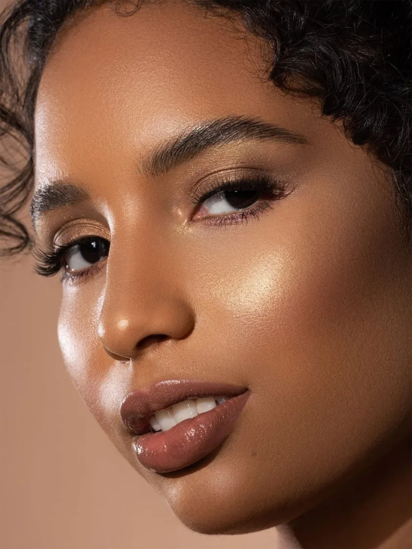 شيجلام هايلايتر سائل لتفتيح البشرة  - تي كيك | SHEGLAM Tea Cake Radiating Liquid Highlighter