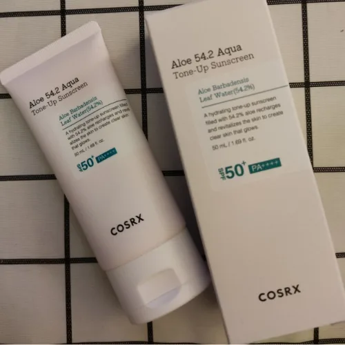 كوزركس واقي شمسي مائي مع لون SPF50 بالألوفيرا لحماية وترطيب البشرة 50 مل | COSRX Aloe 54.2 Aqua Tone-up Sunscreen SPF 50+ PA++++ 50ml