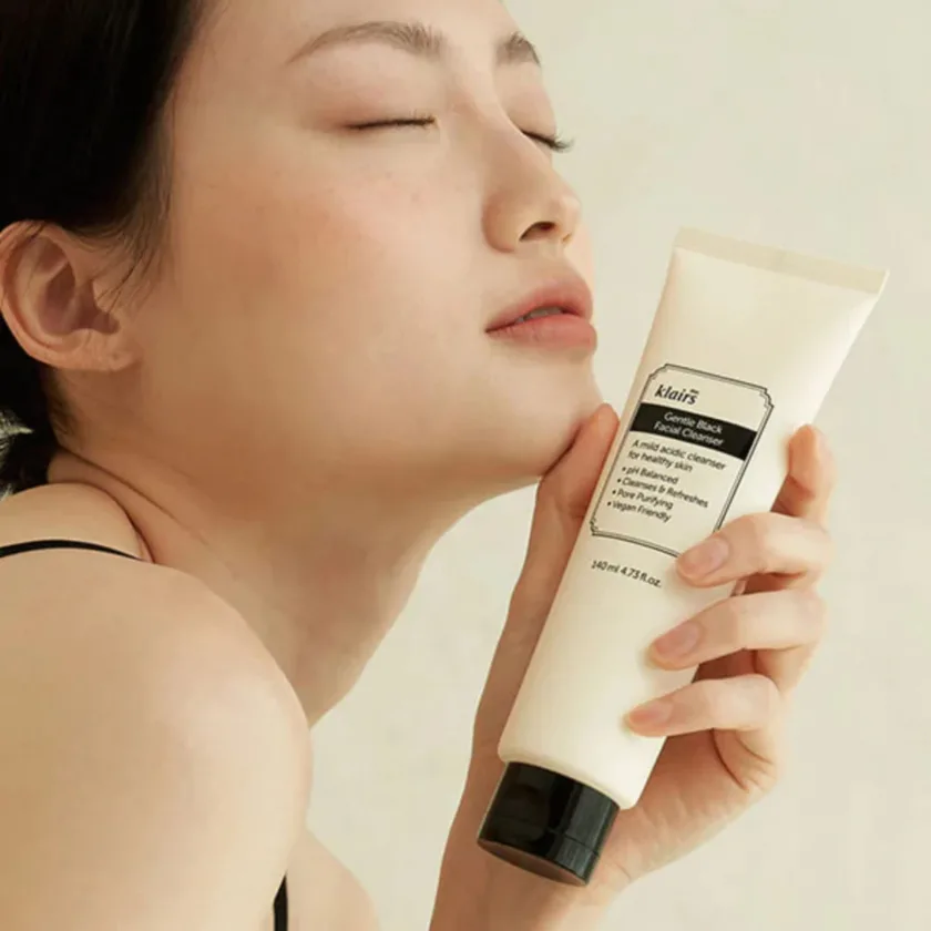 دير كليرز منظف الوجه الأسود اللطيف 140مل | Dear Klairs Gentle Black Facial Cleanser 140ml