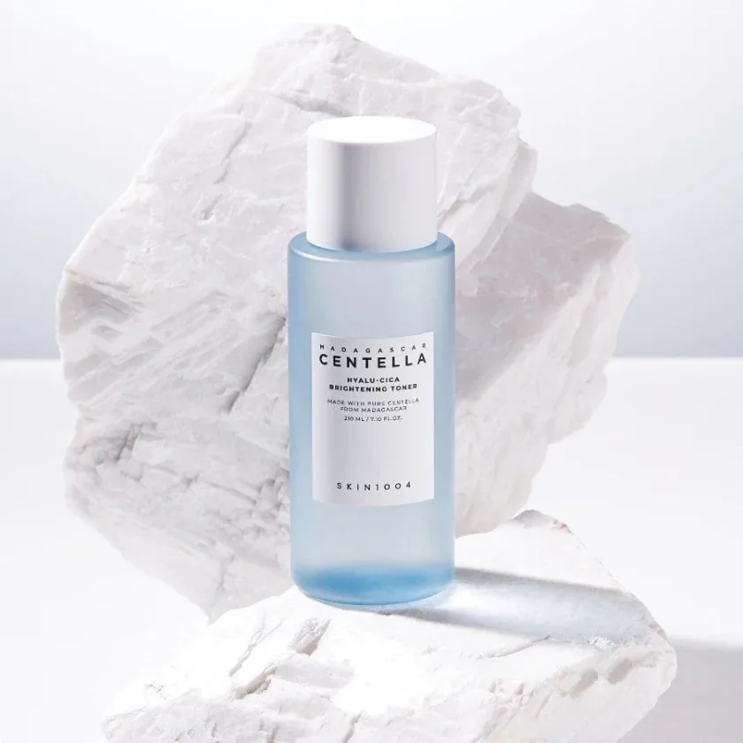 سكين 1004 مدغشقر سنتيلا تونر هايلو سيكا للتفتيح 210مل | SKIN1004 madagascar centella hyalu cica brightening toner 210ml