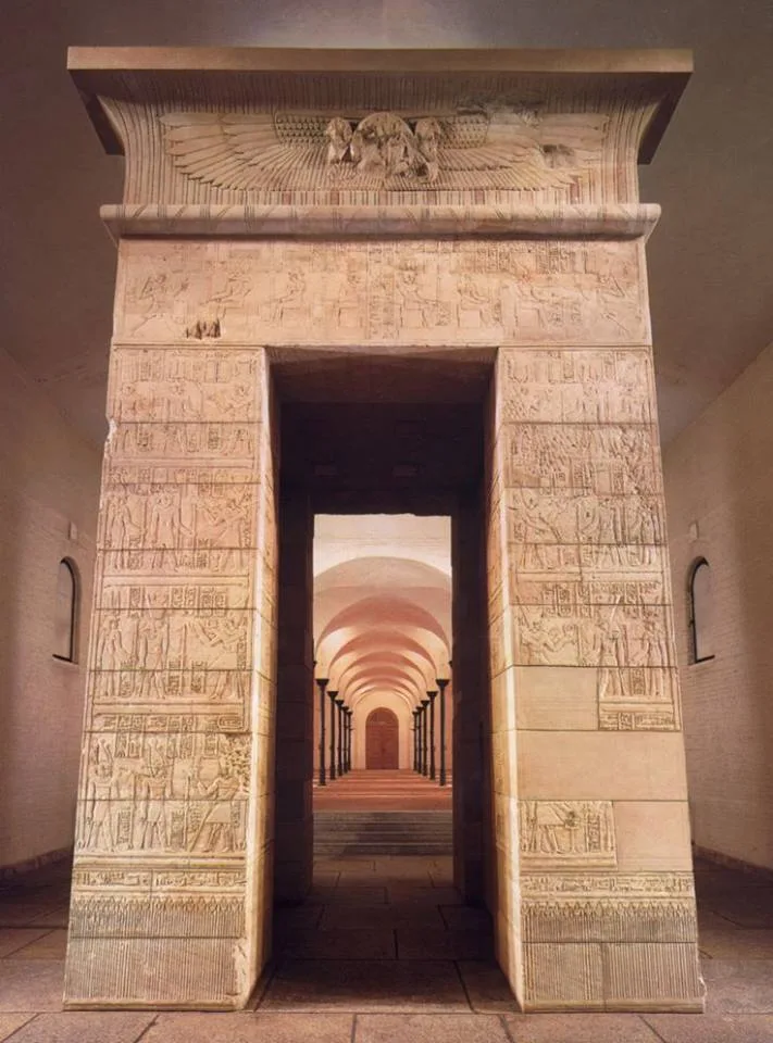 مأساة نفرتيتي وأخواتها (قصة نهب وتهريب الآثار المصرية منذ الأزل وحتى يومنا هذا)             (كتاب اليكتروني) 2019م