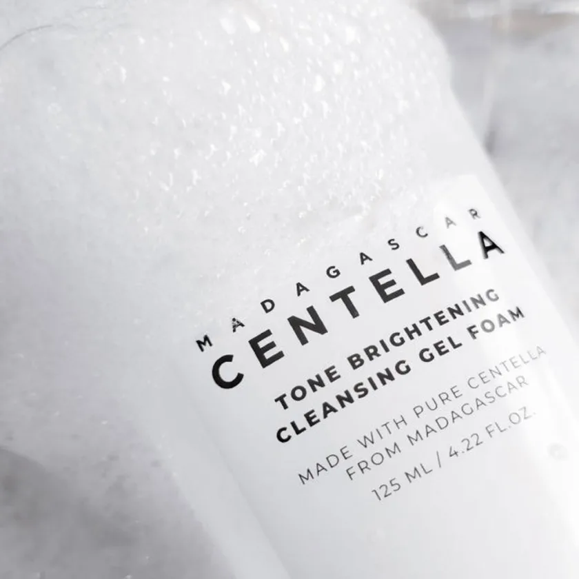 سكين1004 مدغشقر سنتيلا تون برايتنينغ كلينزينغ جل فوم 125مل | SKIN1004 Madagascar Centella Tone Brightening Cleansing Gel Foam 125ml