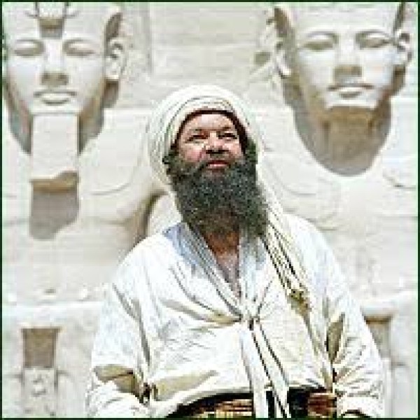 تعامد الشمس على معبد أبو سمبل               (طبعة  ثالثة ورقية بالألوان، مارس 2025م)