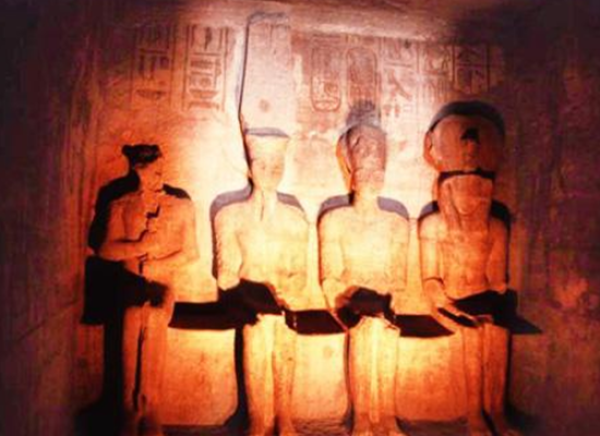 تعامد الشمس على معبد أبو سمبل               (طبعة  ثالثة ورقية بالألوان، مارس 2025م)