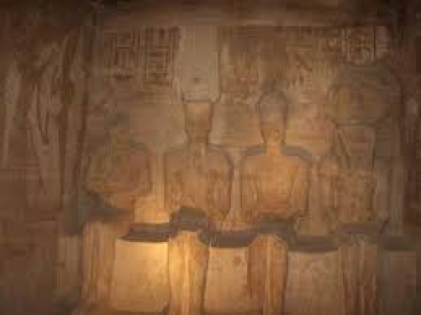 تعامد الشمس على معبد أبو سمبل               (طبعة  ثالثة ورقية بالألوان، مارس 2025م)