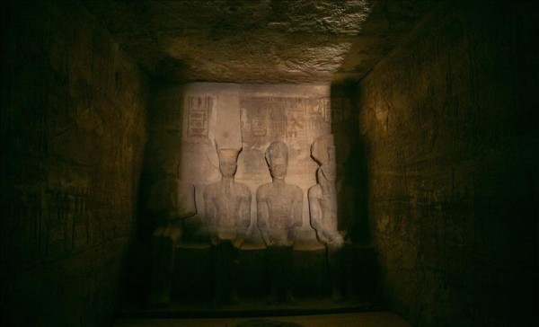 تعامد الشمس على معبد أبو سمبل               (طبعة  ثالثة ورقية بالألوان، مارس 2025م)