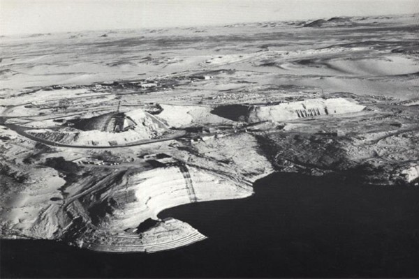 تعامد الشمس على معبد أبو سمبل               (طبعة  ثالثة ورقية بالألوان، مارس 2025م)