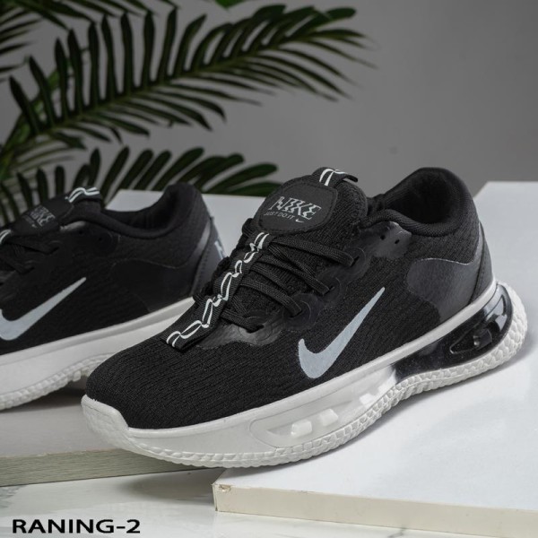 حذاء Nike – الراحة والأناقة في كل خطوة!