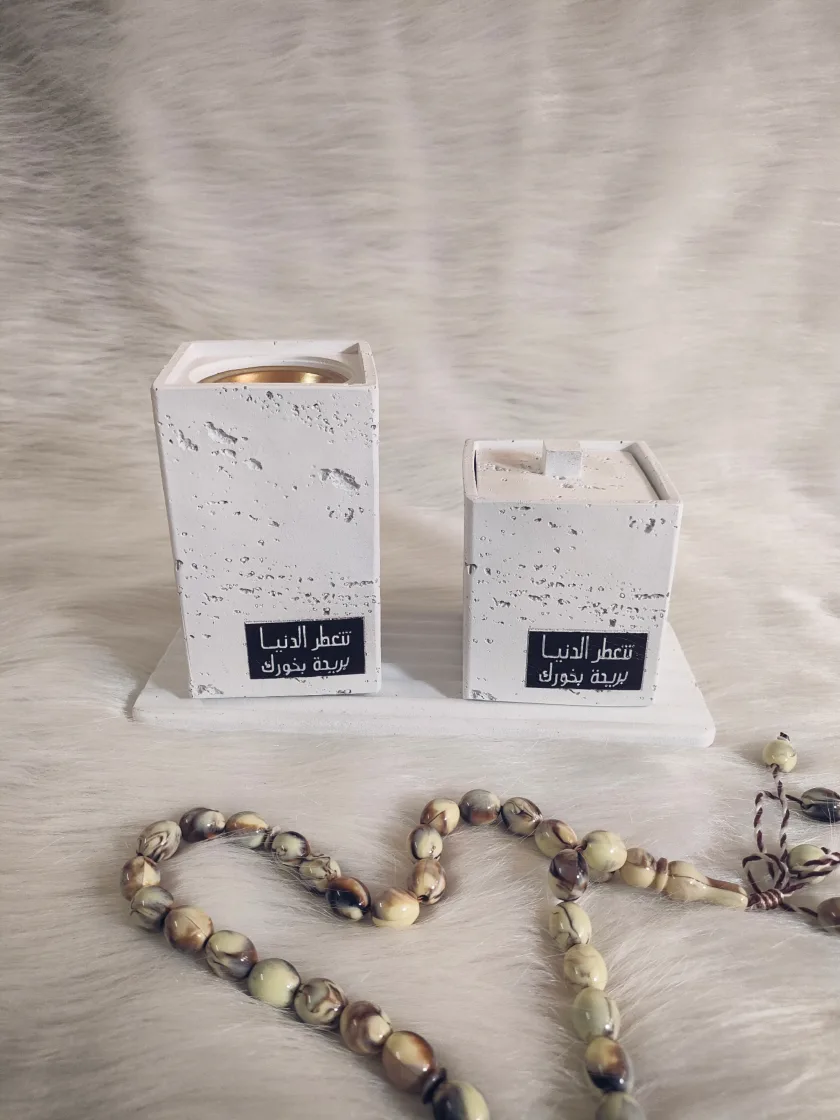 مبخرة مع حافظة وقاعده - تصميم أنيق وجودة عالية ارتقِ بأجواء منزلك مع هذه المبخرة المصممة بعناية فائقة.