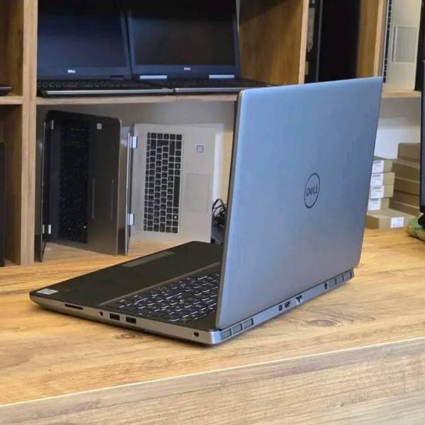 Dell Precision 7550   Intel Core i9-10885H (10th Gen)