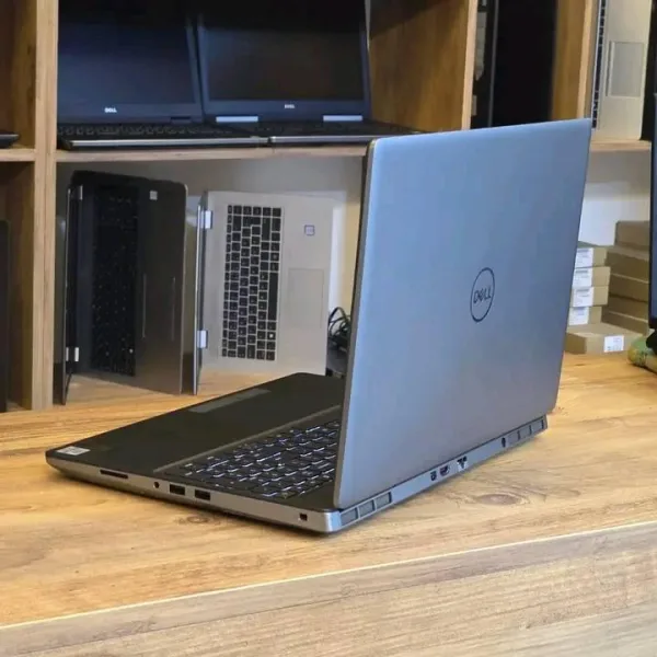 Dell Precision 7550   Intel Core i9-10885H (10th Gen)