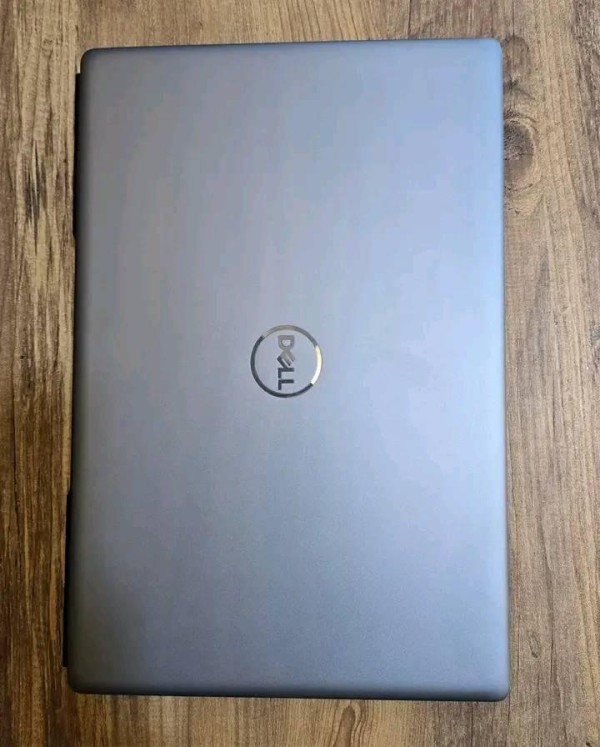 Dell Precision 7550   Intel Core i9-10885H (10th Gen)