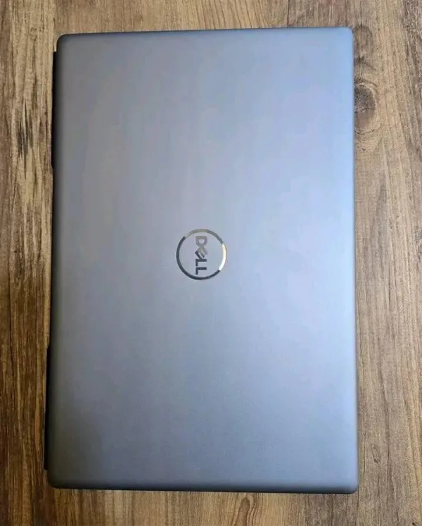 Dell Precision 7550   Intel Core i9-10885H (10th Gen)