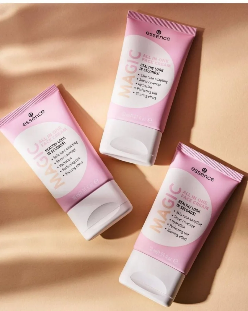 كريم ماجيك السحري أول إن وان من إيسنس - essence Magic All In One Face Cream LSF10 30ml