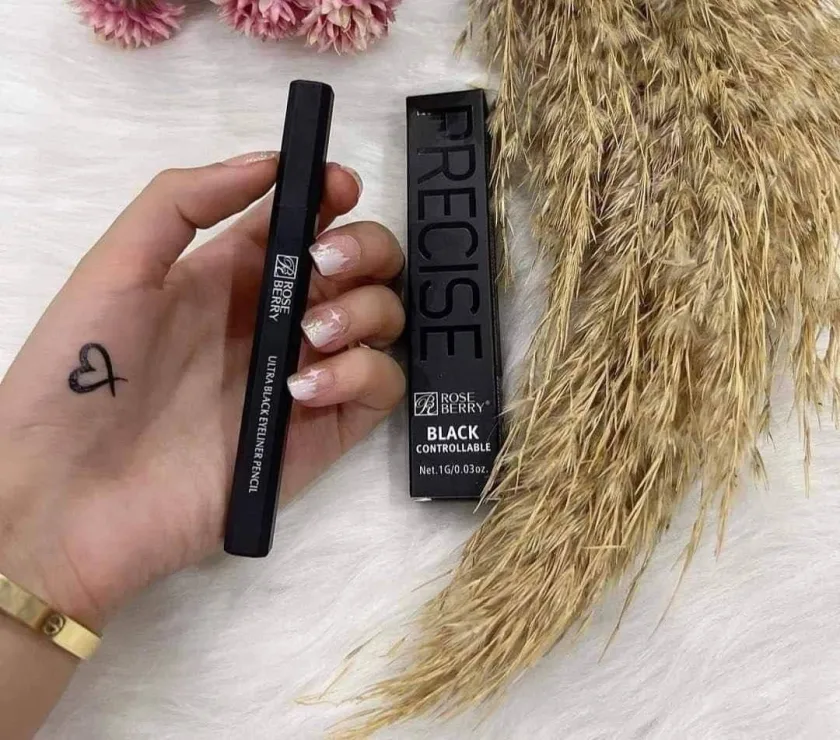 ايلاينر روز بيري الأصلي سواد فاحم ماط مقاوم للماء | Rose Berry Precise Eyeliner