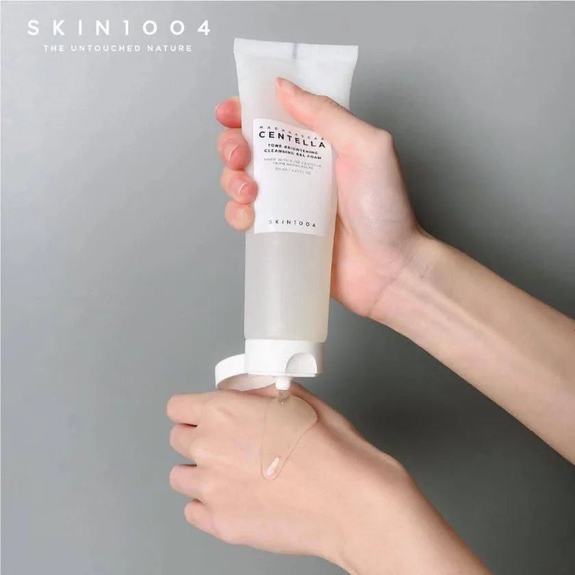 Brightening Cleansing Gel Foam"  SKIN1004