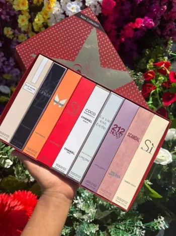 مجموعة من 8 عطور مائية مصغرة  set of 8 miniature Eau de Toilette perfumes