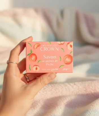 صابونة من مانسورا كراون برائحة الخوخ (صابونة برائحة الخوخ).    Mansoura Crown Savon au parfum de Pêche (peach-scented soap) bar.