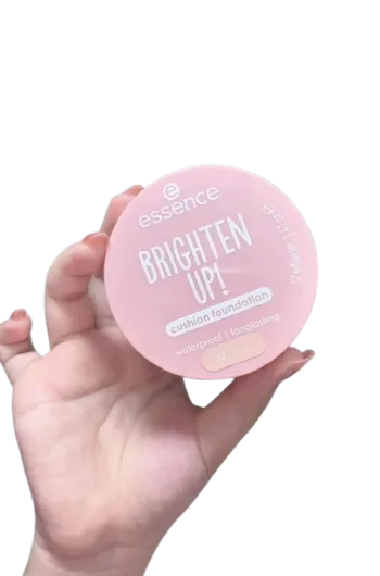 كوشن فاونديشن المقاوم للمياه من إيسنس (درجة 02) - essence Brighten Up Cushion Foundation 02 Ivory