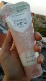اتس سكين كريم تفتيح البشرة وايدنج دريس من سيكرت سليوشن - It`s Skin Secret Solution Wedding Dress  facial Cream