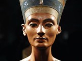 مأساة نفرتيتي وأخواتها (قصة نهب وتهريب الآثار المصرية منذ الأزل وحتى يومنا هذا)