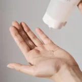 سكين1004 مدغشقر سنتيلا تون برايتنينغ كلينزينغ جل فوم 125مل | SKIN1004 Madagascar Centella Tone Brightening Cleansing Gel Foam 125ml