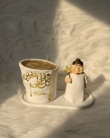 عربية كنافة رمضانية مع شخصية كرتونية، أبيض وذهبي، ديكور رمضان كريم
