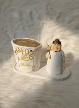 عربية كنافة رمضانية مع شخصية كرتونية، أبيض وذهبي، ديكور رمضان كريم