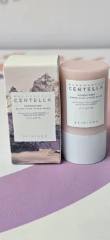 قناع الطين الكوري "الستيك" لتنظيف وتضييق المسام من سكين 1004 - SKIN1004 - Madagascar Centella Poremizing Quick Clay Stick Mask - 27g