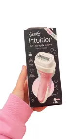 ماكينة حلاقة ويلكنسون إنتويشن النسائية 2 في 1 بزبدة الشيا والصبار -  Wilkinson Sword Intuition 2in1 Soap & Shave Nourishing