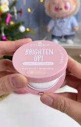 كوشن فاونديشن المقاوم للمياه من إيسنس (درجة 02) - essence Brighten Up Cushion Foundation 02 Ivory