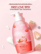 لوشن حليب الفراولة لتقشير وتفتيح الجسم وعلاج جلد الوزة - 250 مل | MEKINE Strawberry Milk Body Lotion